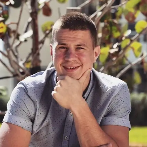 Макс Николаев